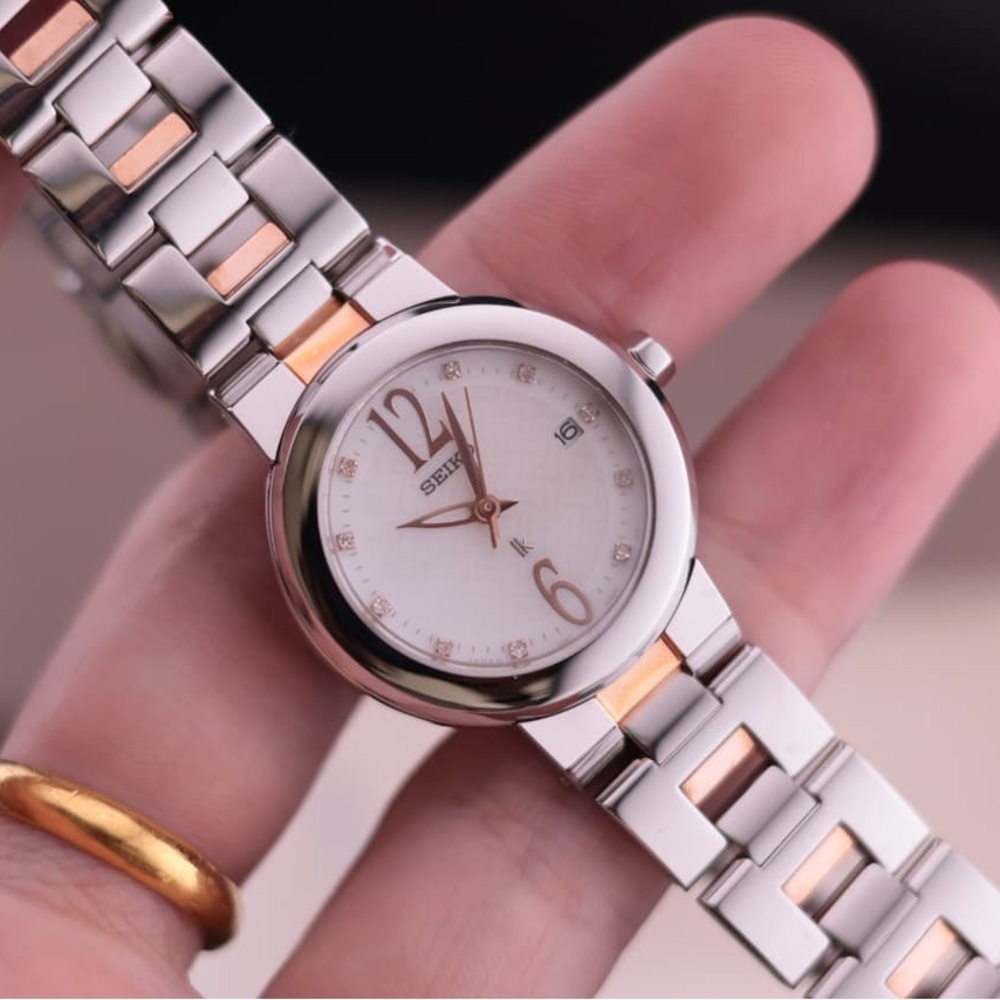 Vintage Rare 1996 Seiko Lukia 7N82-0CN0 Women’s Watch 
Diamond Accent